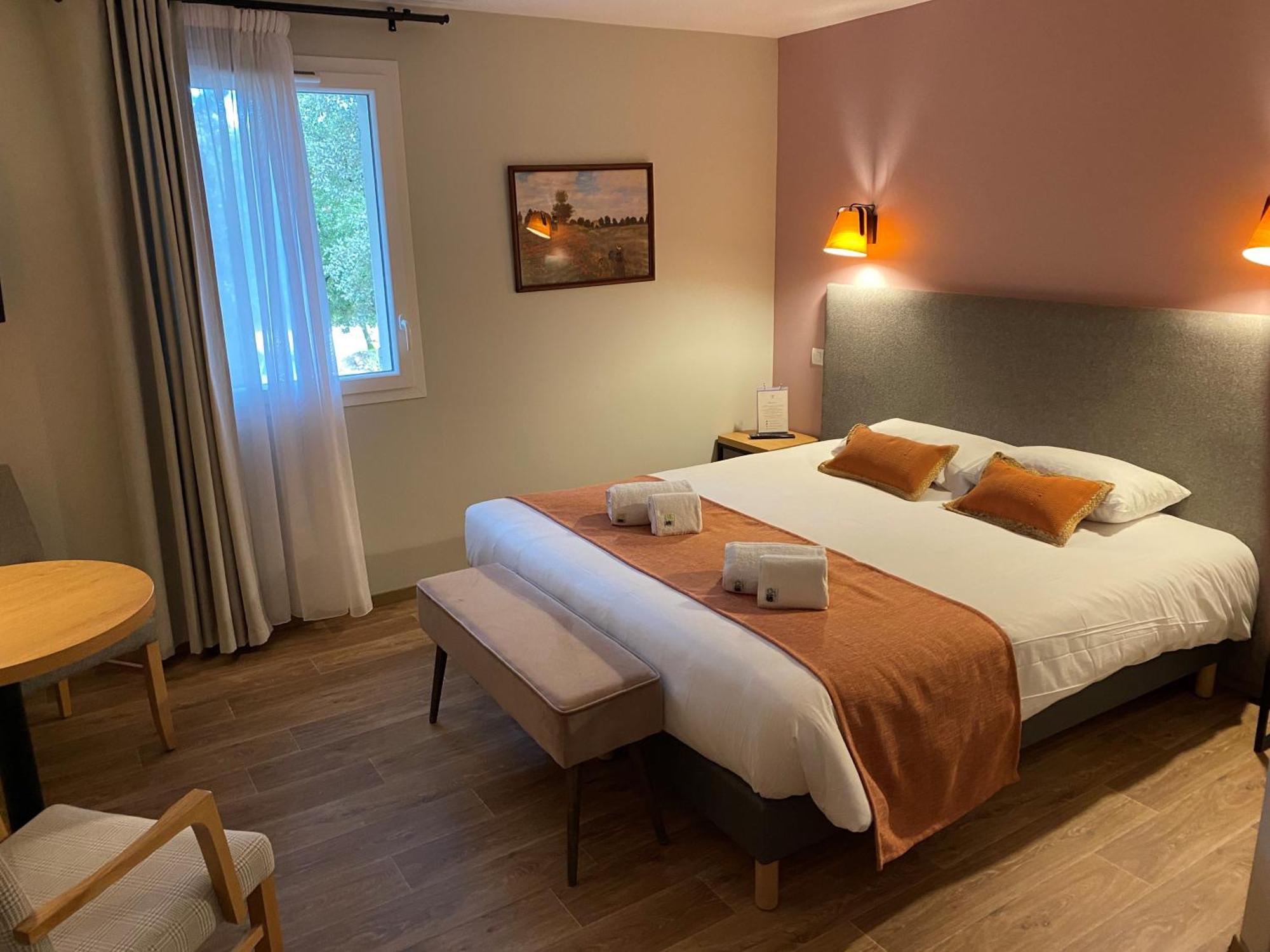 Logis La Bastide De Grignan Hotel & Restaurant "La Chenaie" Εξωτερικό φωτογραφία