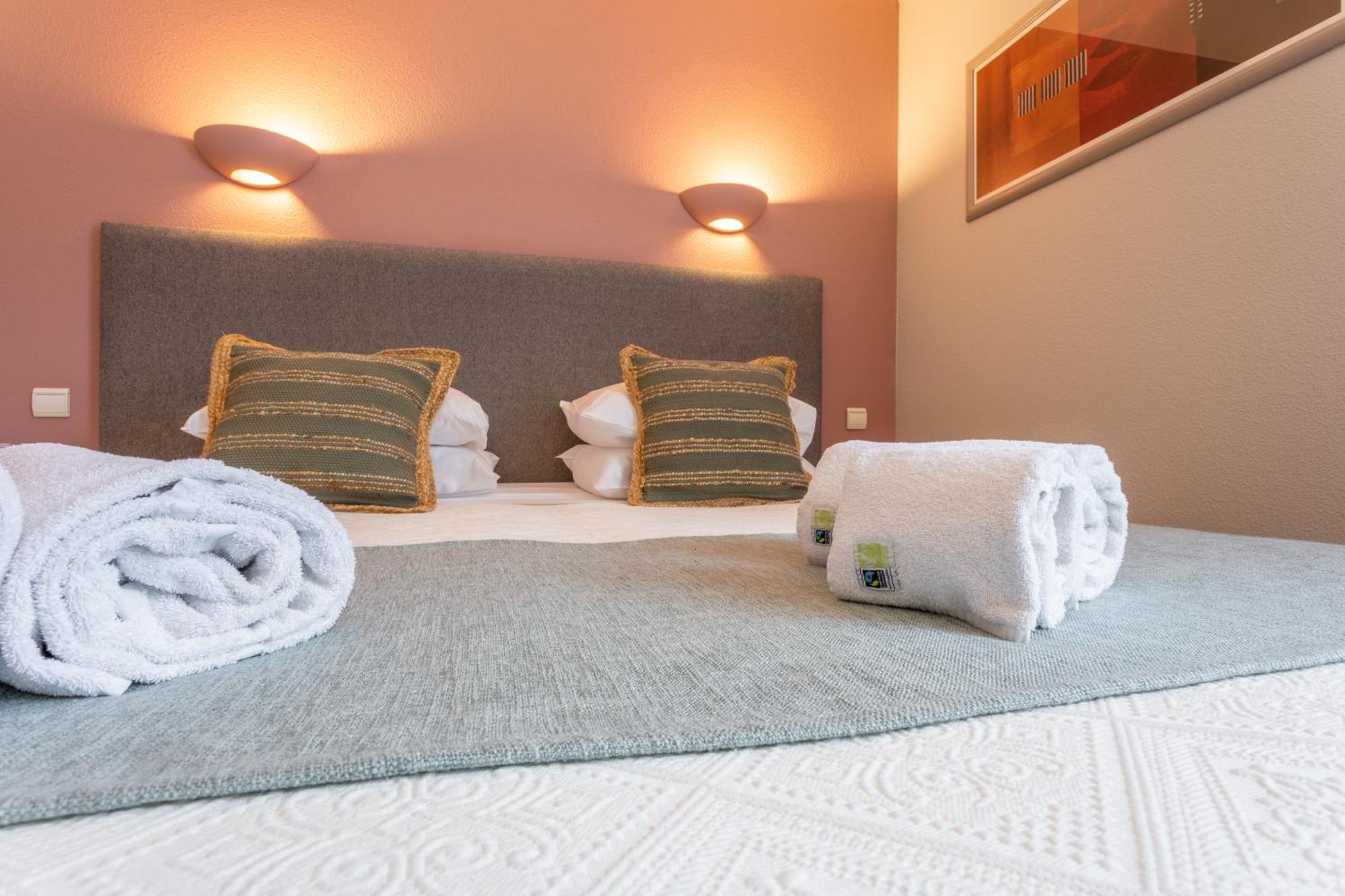Logis La Bastide De Grignan Hotel & Restaurant "La Chenaie" Εξωτερικό φωτογραφία